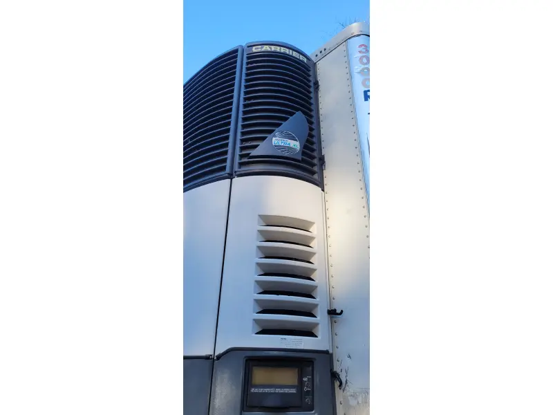 2011 UTILITY 28 FOOT WITH LIFTGATE