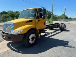 2004 INTERNATIONAL 4300