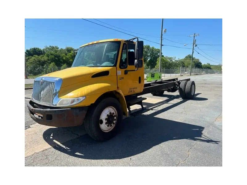 2004 INTERNATIONAL 4300