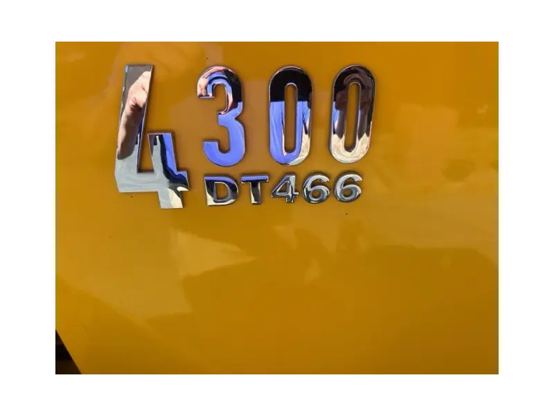 2004 INTERNATIONAL 4300