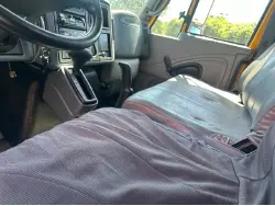 2004 INTERNATIONAL 4300