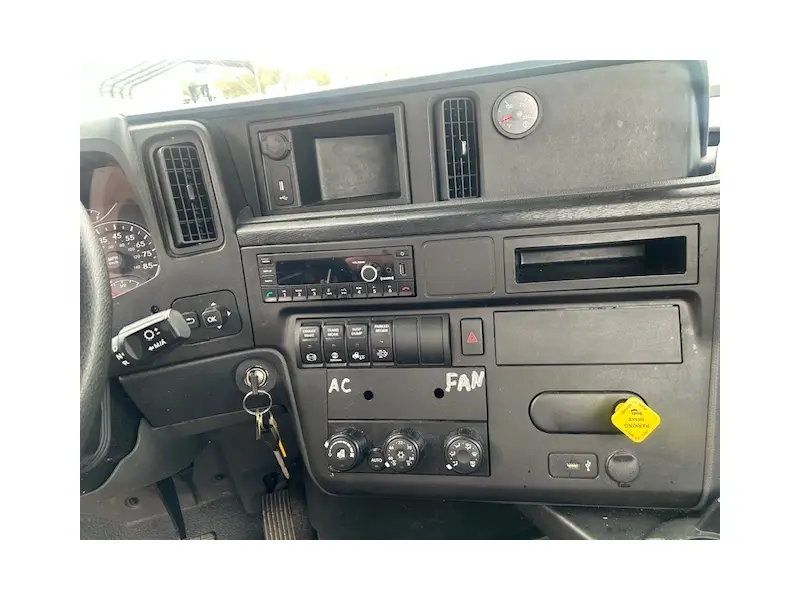 2021 INTERNATIONAL MV607