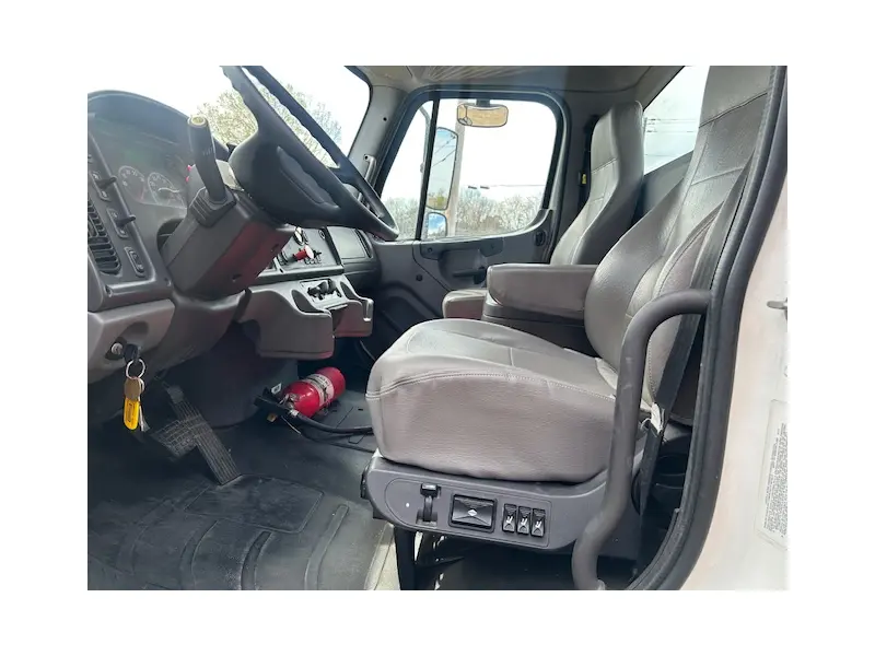 2018 FREIGHTLINER BUSINESS CLASS M2